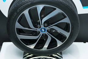 Шины Bridgestone для электромобилей BMW