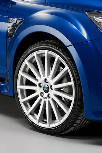 Новый Ford Focus RS  с эксклюзивными шинами Continental.