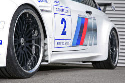 Гоночный автомобиль BMW с шинами Michelin.