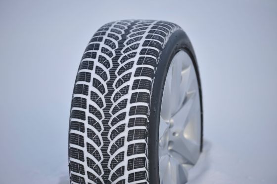 Bridgestone Blizzak LM-32