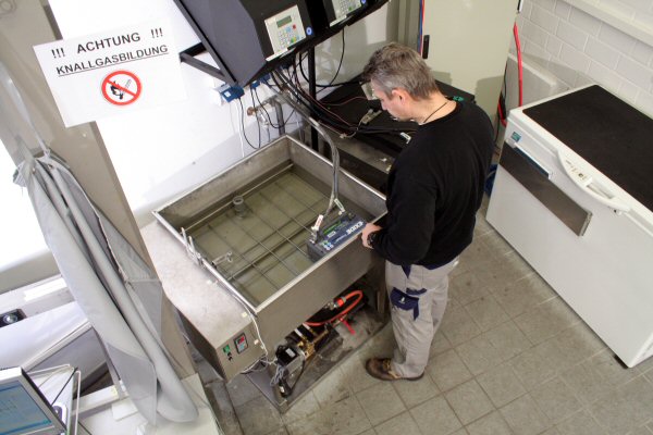 ADAC тестирует автомобильные аккумуляторы