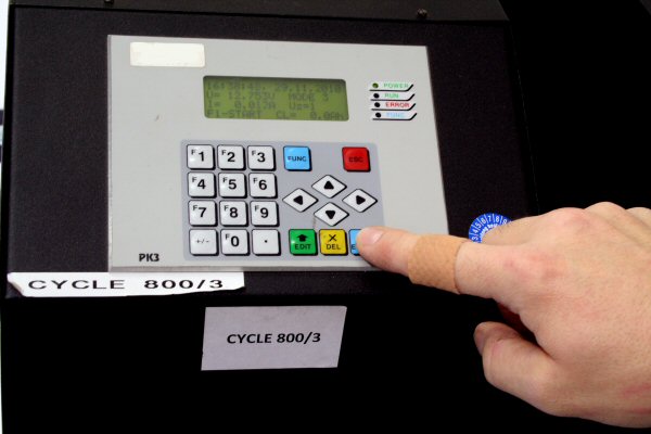 ADAC тестирует автомобильные аккумуляторы