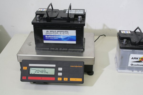 ADAC тестирует автомобильные аккумуляторы