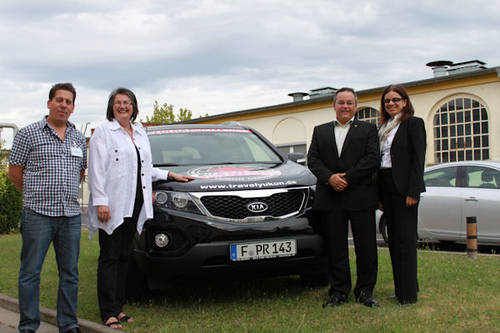 Министр Юкона наносит визит в Goodyear Dunlop. Министр Юкона наносит визит в Goodyear Dunlop.