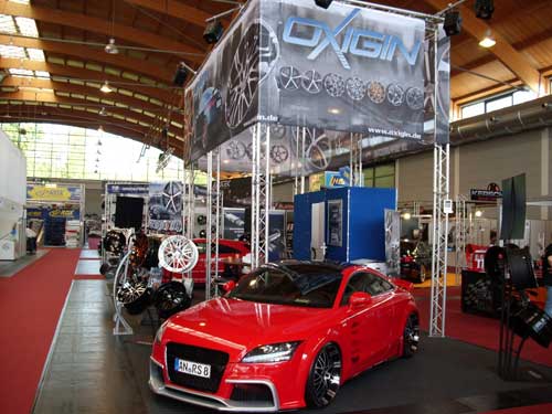 Производитель дисков Oxigin на выставке «Мир тюнинга» на Боденском озере.