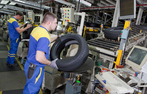 General Motors награждает немецкий завод компании Michelin.