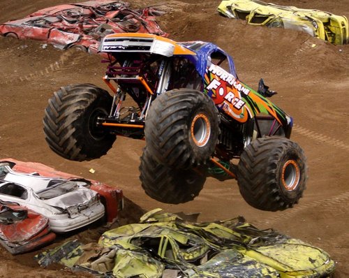 Один комплект резины стоит порядка 10 000 долларов