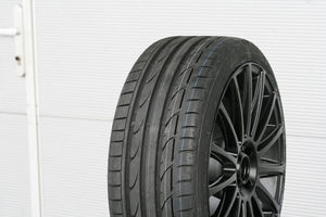 Bridgestone Potenza S001