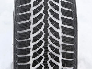 Bridgestone Blizzak LM 80