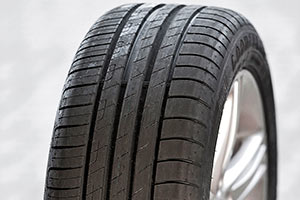 Goodyear EfficientGrip Performance 