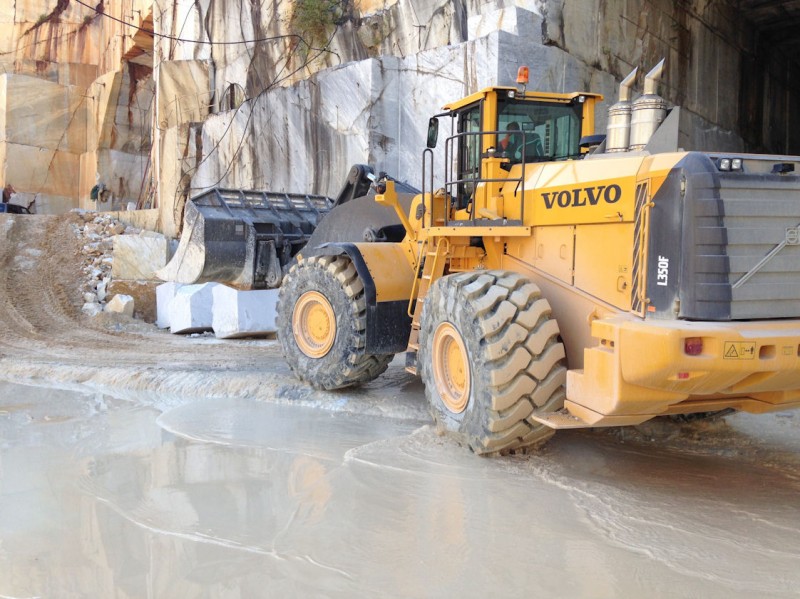 Погрузчик Volvo L350F с шинами Goodyear