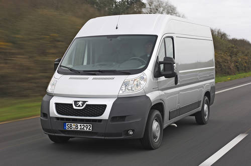 Peugeot Boxer с всесезонными шинами Pirelli 