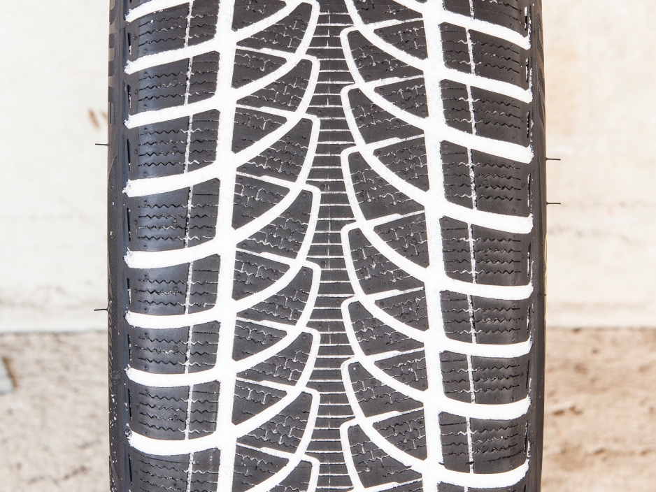 Brigdestone Blizzak LM-32