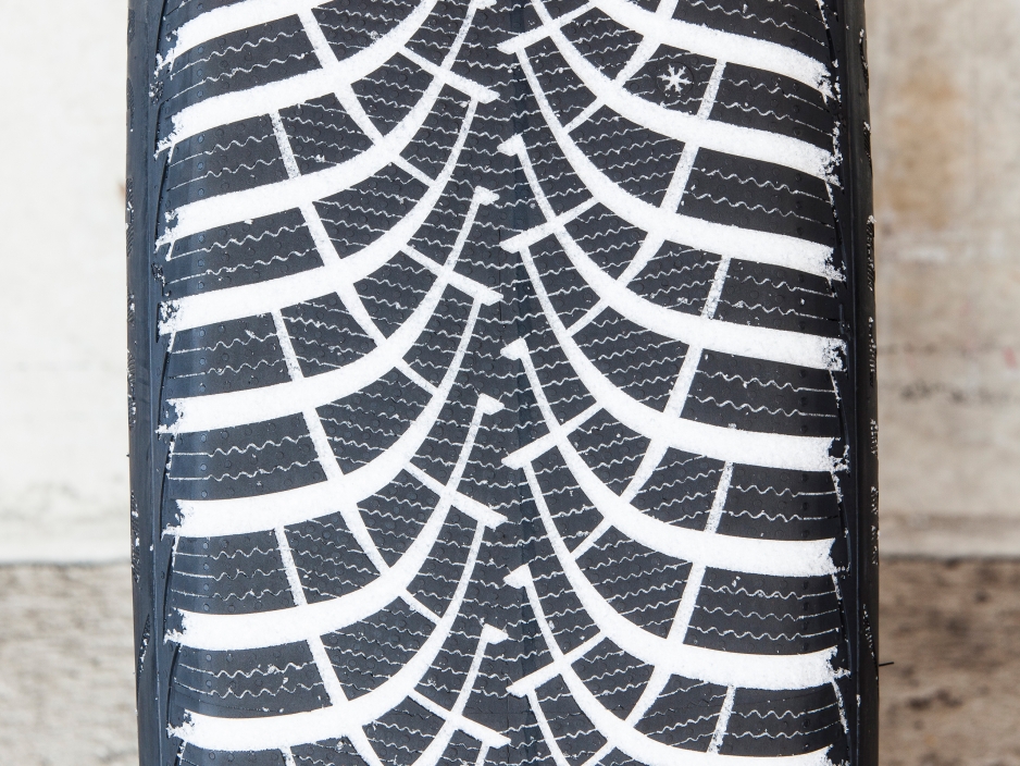 Goodyear UltraGrip 9