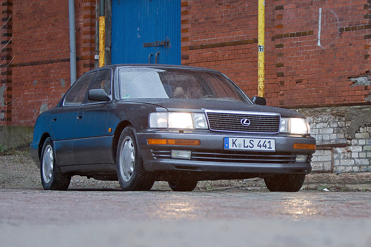Lexus LS 400 