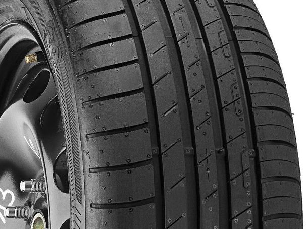 Goodyear Efficient Grip Performance