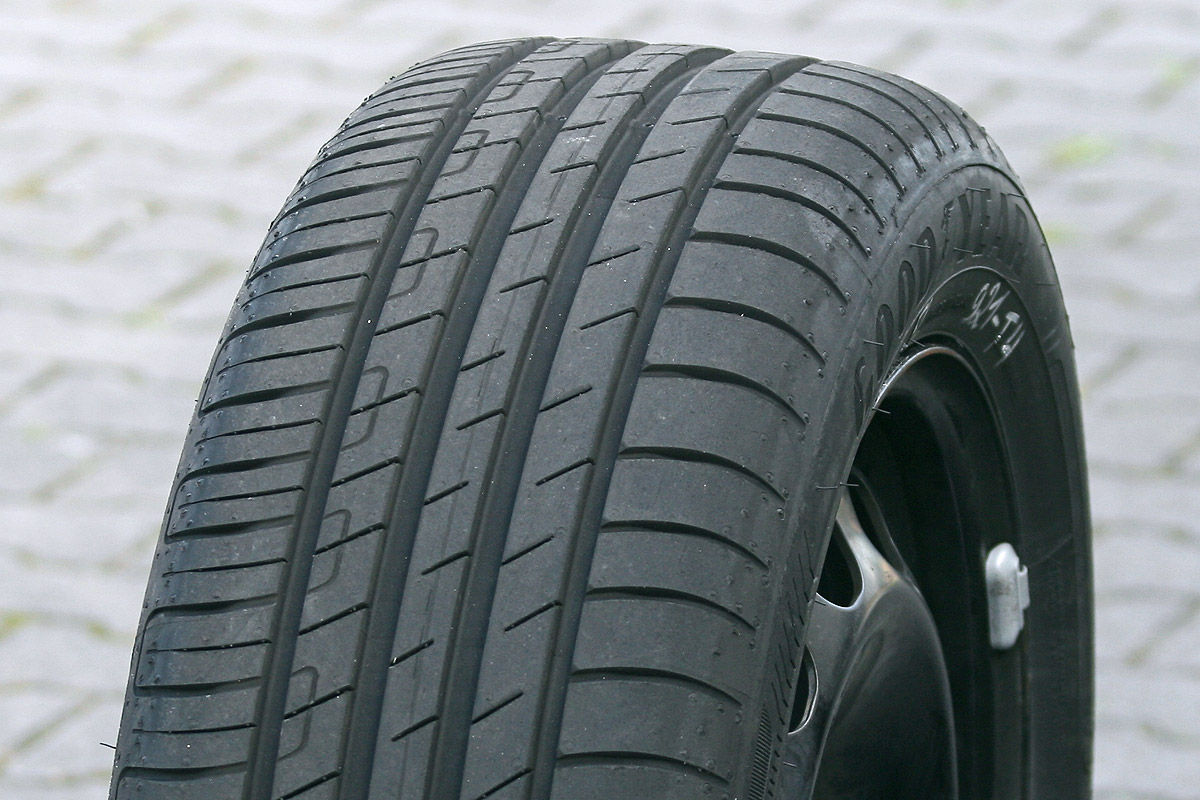 Goodyear EfficientGrip Performance