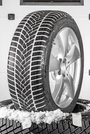 Goodyear Ultra Grip Performance Gen. 1