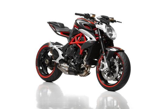 MV Agusta Diablo Brutale 800 с шинами Pirelli