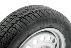 По асфальту — на шипах.