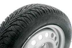 По асфальту — на шипах.