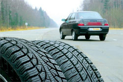 По асфальту — на шипах.